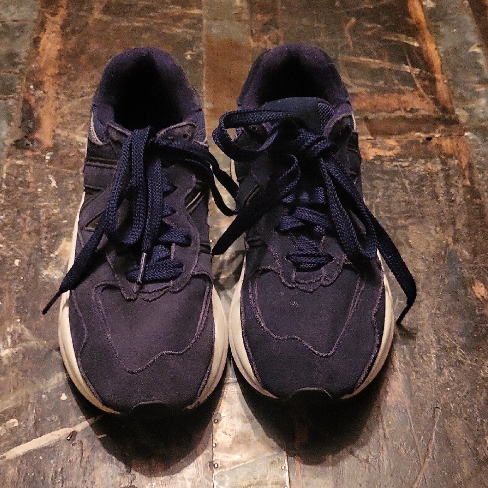 New Balance Navy Blue Sneakers